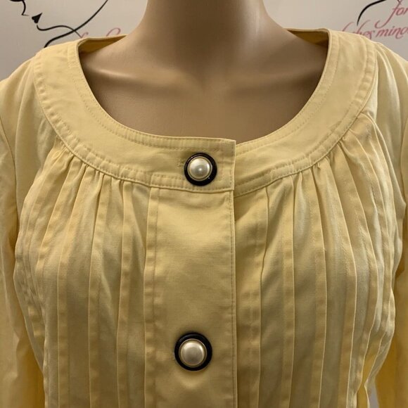 Talbot's. Size 6, Bust 36". Pintuck Pleating. Unlined. Button Front. B56 - Picture 2 of 5